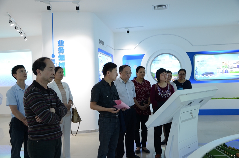 廣西博世科研究生聯(lián)合培養(yǎng)基地示范建設(shè)項(xiàng)目互查組.jpg