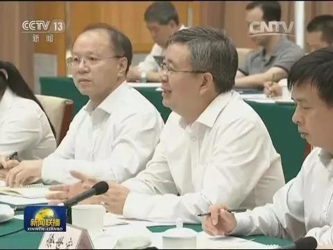 廣西博世科環(huán)保科技股份有限公司董事長王雙飛(右三)參加座談會(huì).jpg